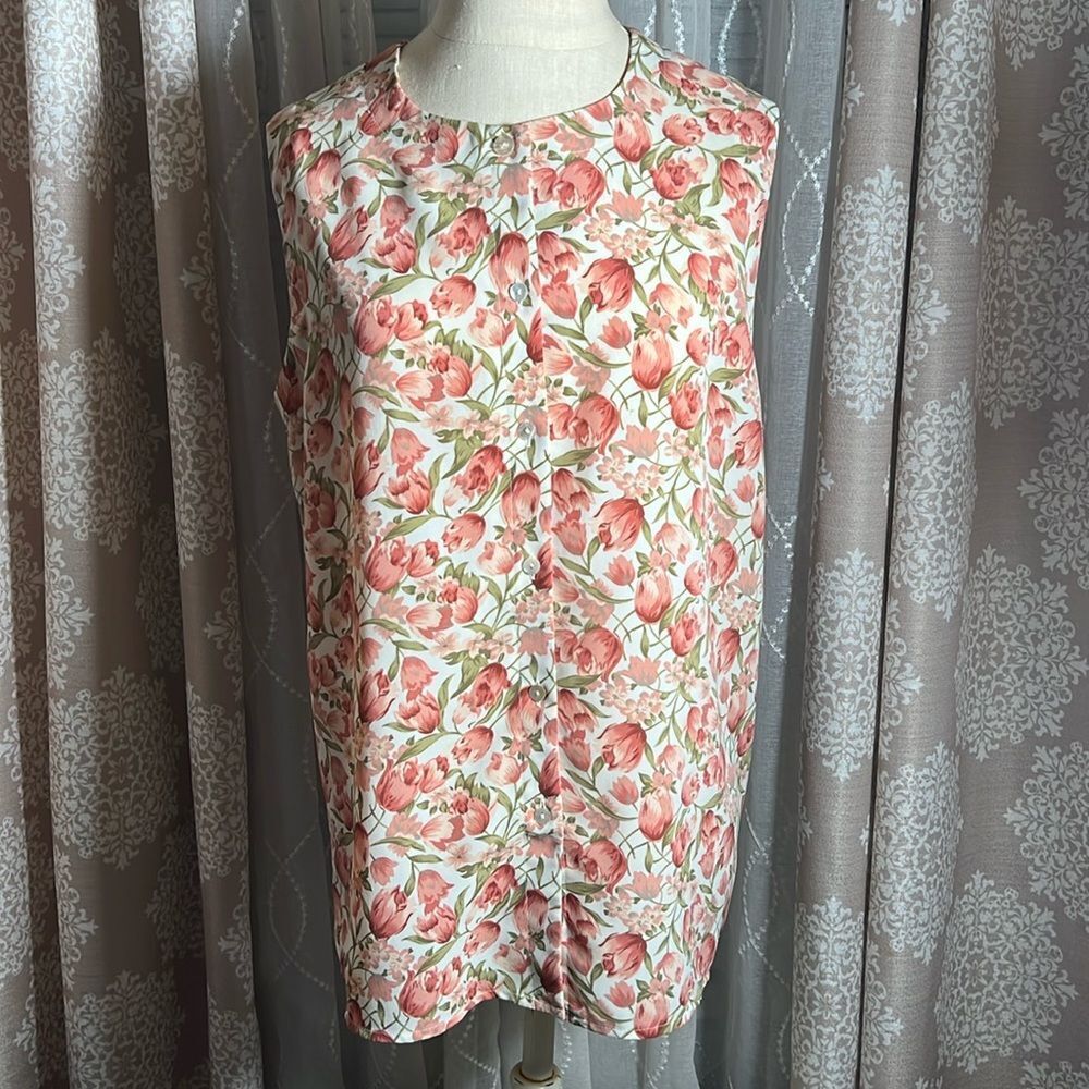 Studio floral button down sleeveless top. Size 8